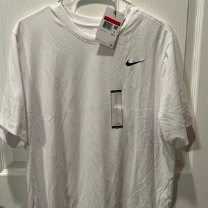 Men Nike Dri-Fit T-shirt, Large, New with Tags